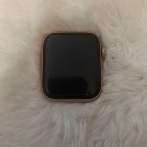 Rose gold series 4, 40mm Apple Watch